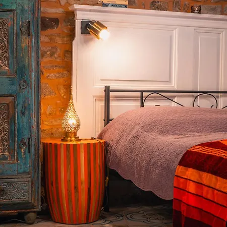 Kamenny Historicky Loft A Vintage Bar *